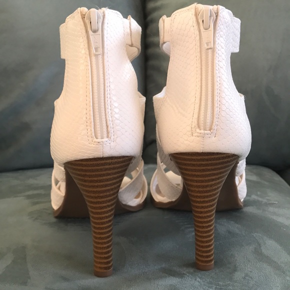 vera wang white sandals